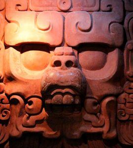 Escultura museo de la cultura maya
